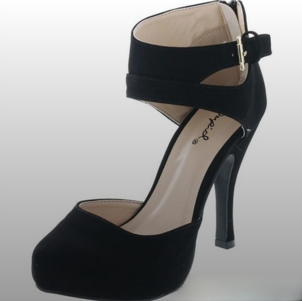 NEW Black Qupid Heels